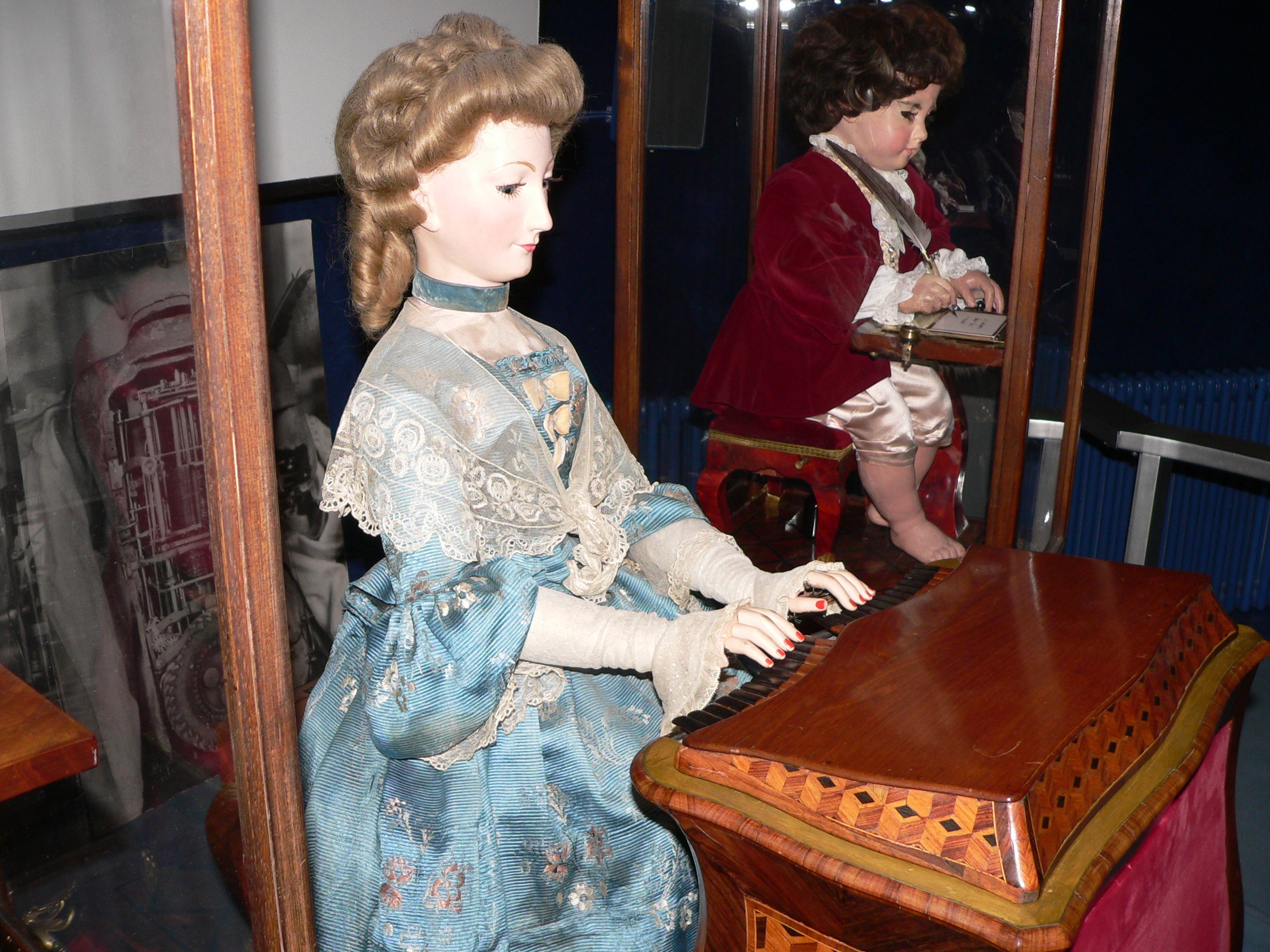 Jaquet-Droz automata, 18th-century mechanical writing and music figures